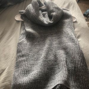 scoop neck sweater !